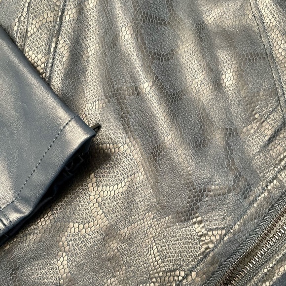 ANTHROPOLOGIE blank NYC blue snake faux leather jacket - Picture 8 of 11